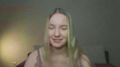 MitzieParonto live cam on Cam4