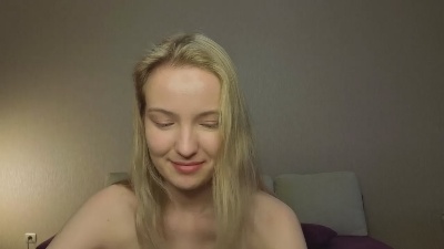 MitzieParonto live cam on Cam4