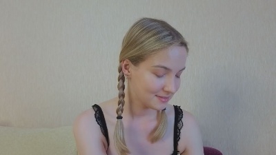 MitzieParonto live cam on Cam4