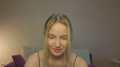 MitzieParonto live cam on Cam4