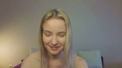 MitzieParonto live cam on Cam4