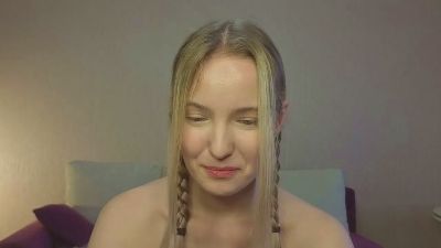 MitzieParonto live cam on Cam4