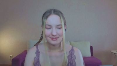 MitzieParonto live cam on Cam4