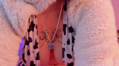 Miu_Maka live cam on Cam4