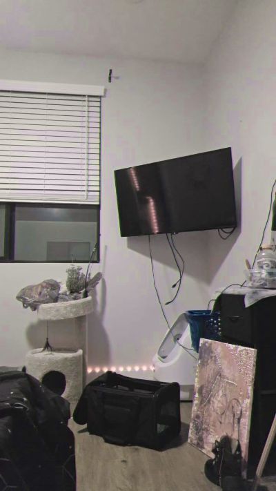 MizzMoist live cam on Cam4