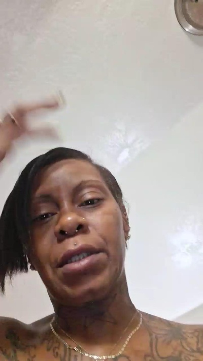 Mizzbluestripz live cam on Cam4