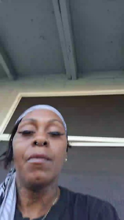 Mizzbluestripz live cam on Cam4