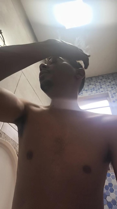 MlkPentelhud0 live cam on Cam4