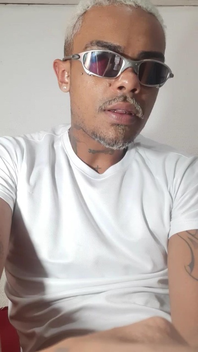 Mlk_leiteiro live cam on Cam4