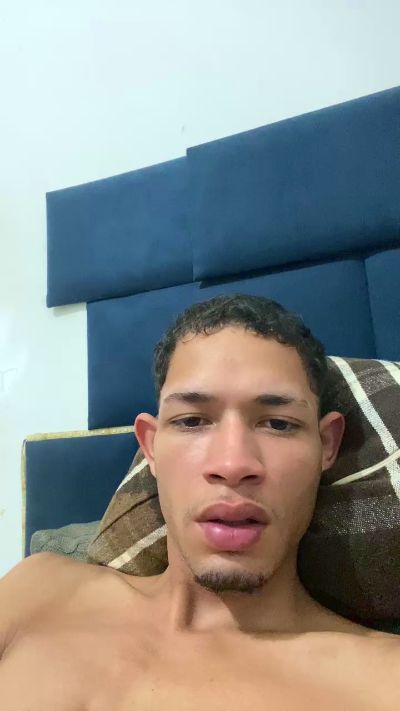 Mlknovinhooo live cam on Cam4
