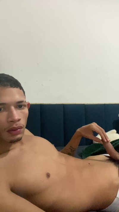 Mlknovinhooo live cam on Cam4