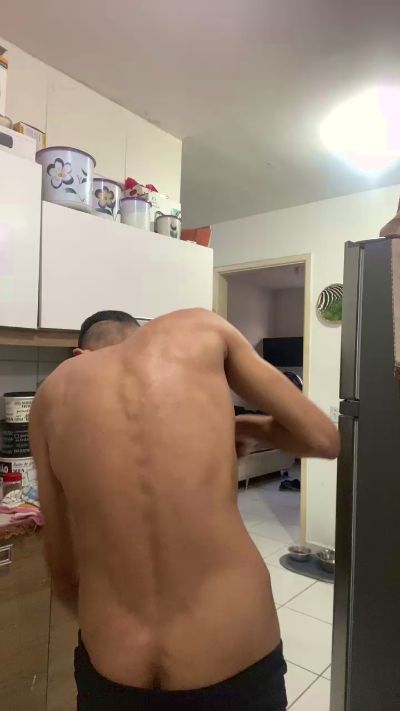 Mlknovinhooo live cam on Cam4