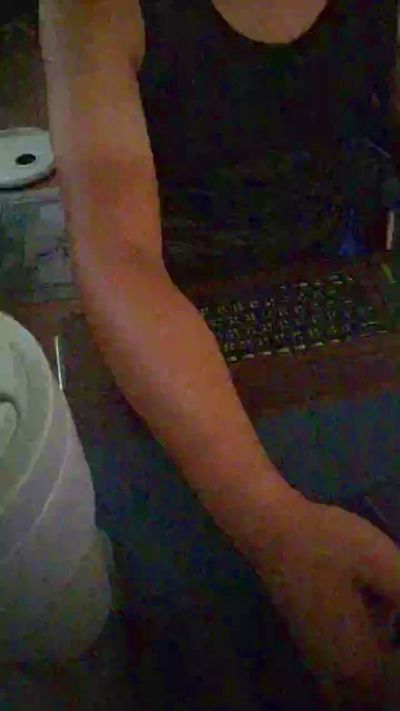Mobyo2 live cam on Cam4