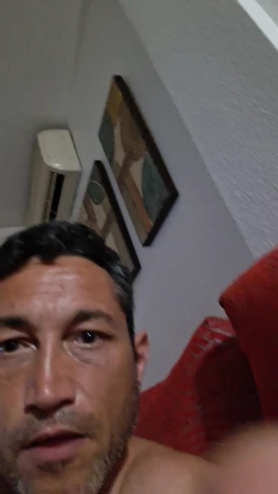Moises19833 live cam on Cam4