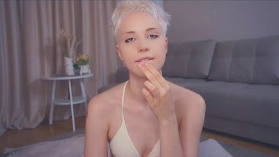 MollieKaltved live cam on Cam4