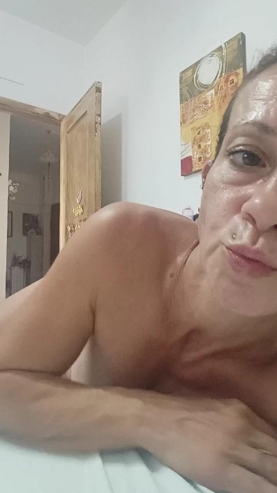 Molly2 live cam on Cam4