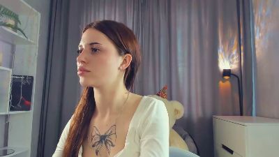 MollyPeek live cam on Cam4