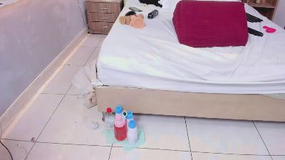 Momm_cute live cam on Cam4
