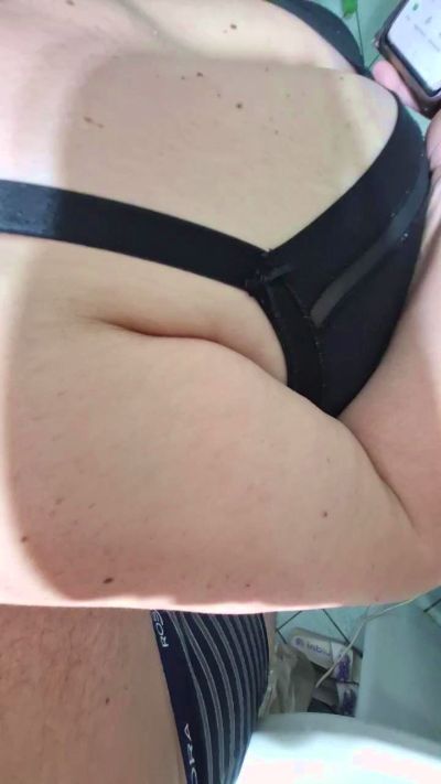 Monella52 live cam on Cam4