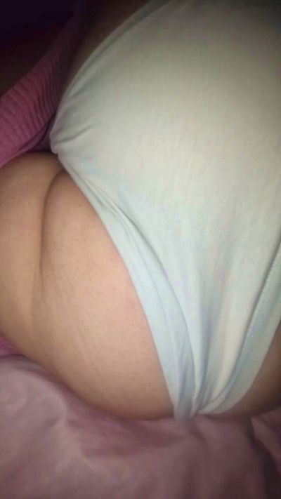 Monella52 live cam on Cam4