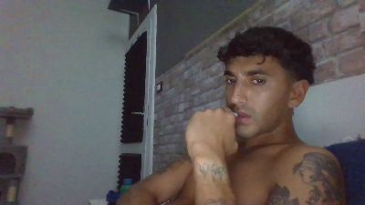Monellogrande69 live cam on Cam4