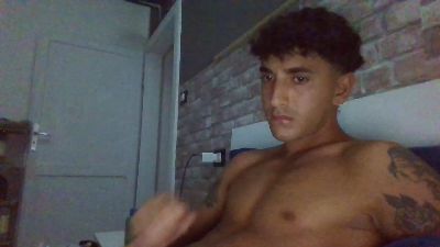Monellogrande69 live cam on Cam4