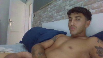 Monellogrande69 live cam on Cam4