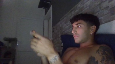 Monellogrande69 live cam on Cam4