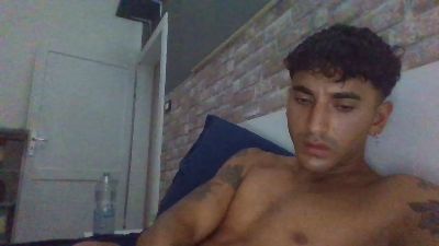 Monellogrande69 live cam on Cam4
