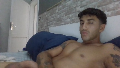 Monellogrande69 live cam on Cam4