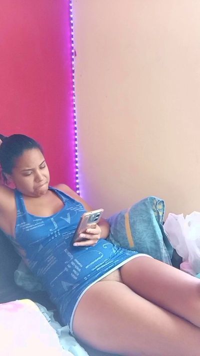 Monica2702 live cam on Cam4