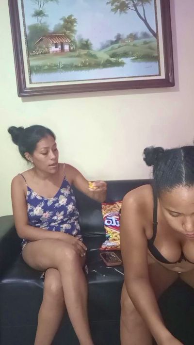 Monica2702 live cam on Cam4