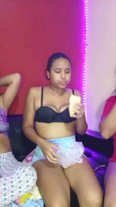Monica2702 live cam on Cam4