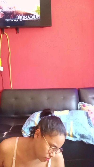 Monica2702 live cam on Cam4