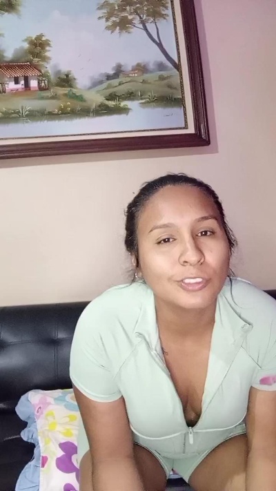 Monica2702 live cam on Cam4