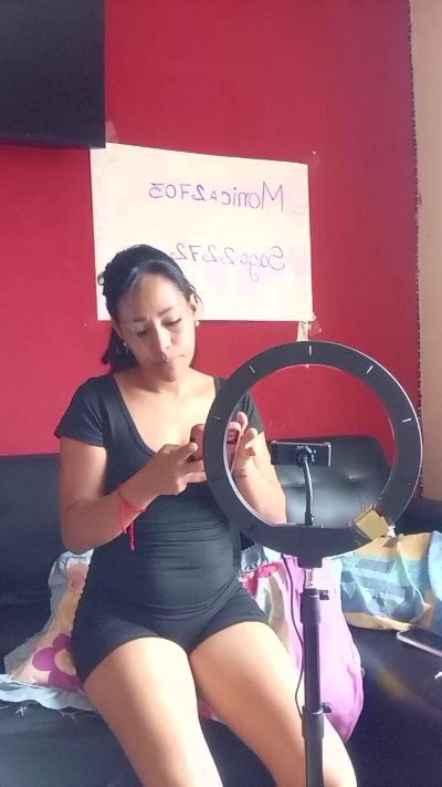 Monica2702 live cam on Cam4