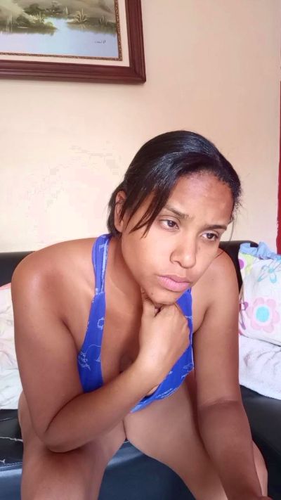 Monica2702 live cam on Cam4