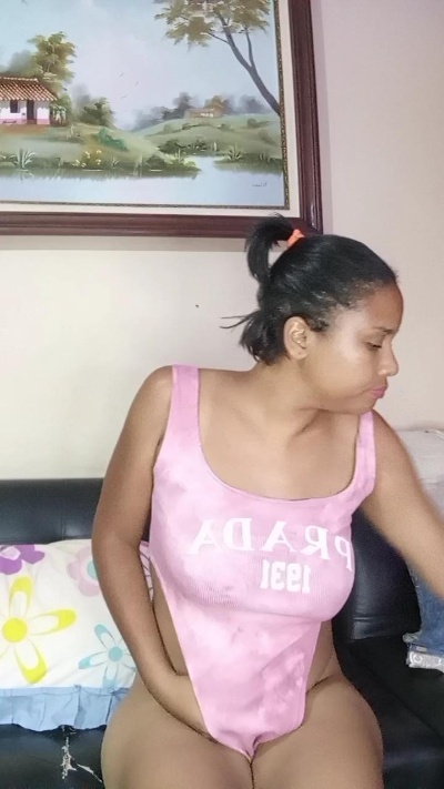 Monica2702 live cam on Cam4