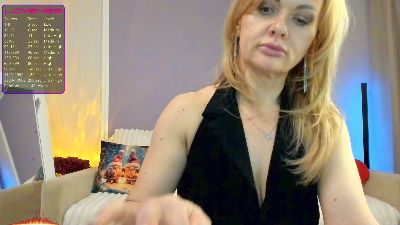 MonikaxPeach live cam on Cam4