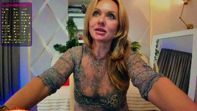 MonikaxPeach live cam on Cam4