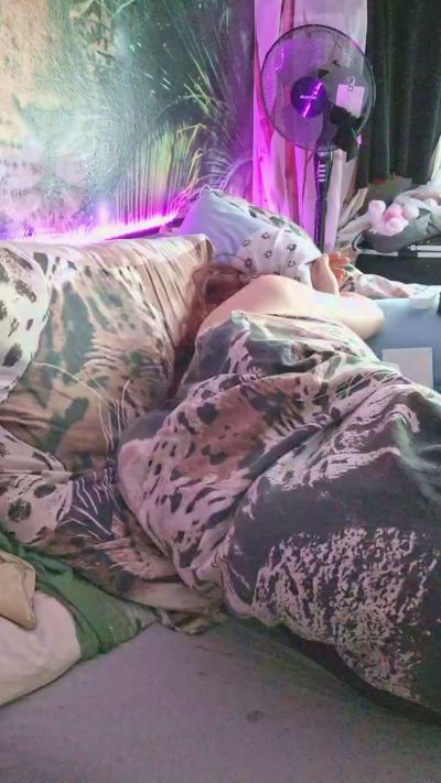 Monique2904 live cam on Cam4