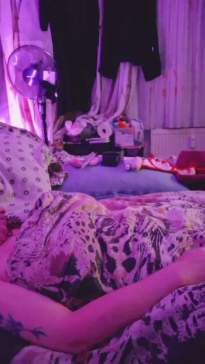 Monique2904 live cam on Cam4