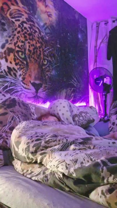 Monique2904 live cam on Cam4