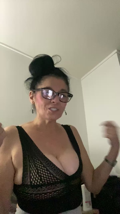 Monttychilena live cam on Cam4