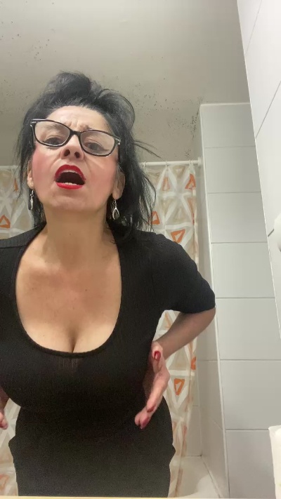 Monttychilena live cam on Cam4
