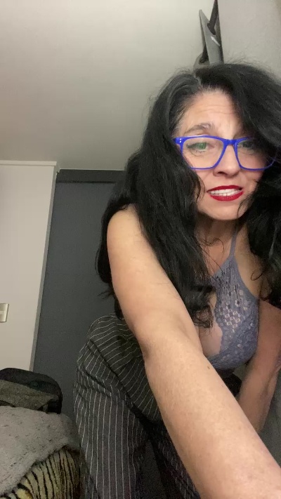 Monttychilena live cam on Cam4
