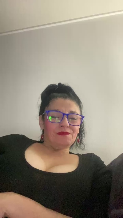 Monttychilena live cam on Cam4
