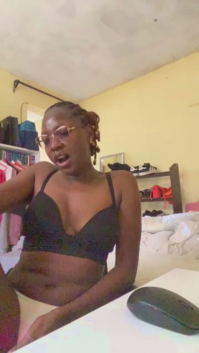 Moohna live cam on Cam4