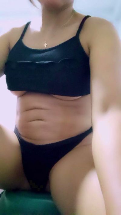 Moon6744 live cam on Cam4