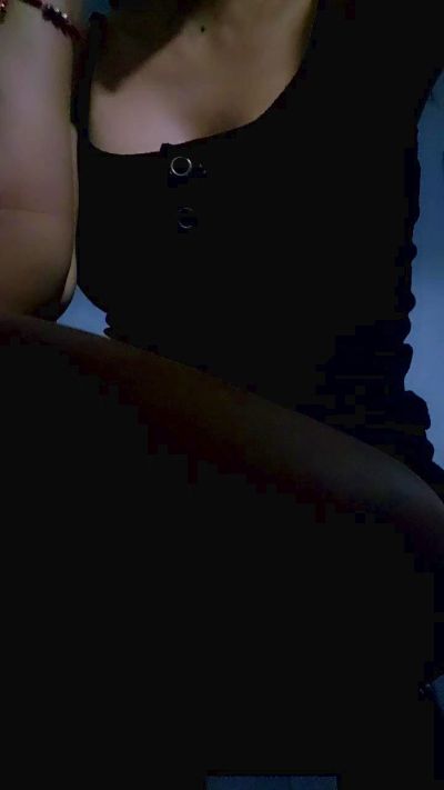 Moon6744 live cam on Cam4